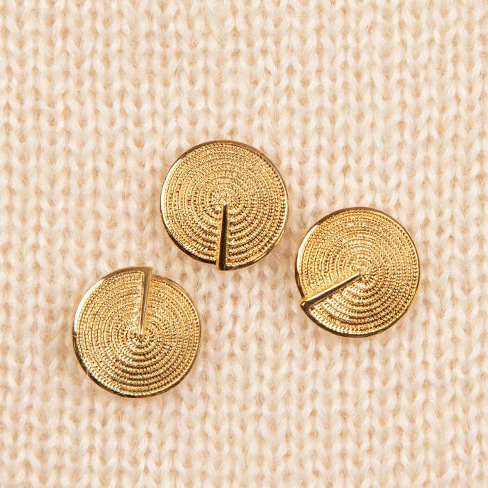 buttons in the shape of Chinese hats