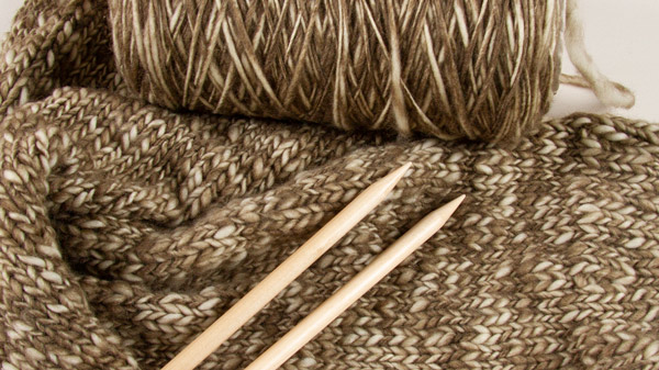 Laine à tricoter grosse laine de couleur beige - aiguille de fil à